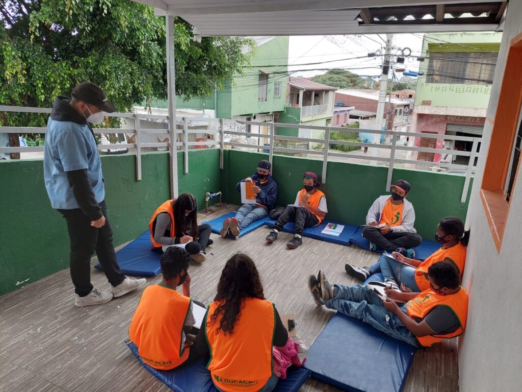 Em parceria com universidade de Curitiba, ONG oferta vagas em cursos de empreendedorismo para adolescentes em situação de vulnerabilidade social Em parceria com universidade de Curitiba, ONG oferta vagas em cursos de empreendedorismo para adolescentes em situação de vulnerabilidade social