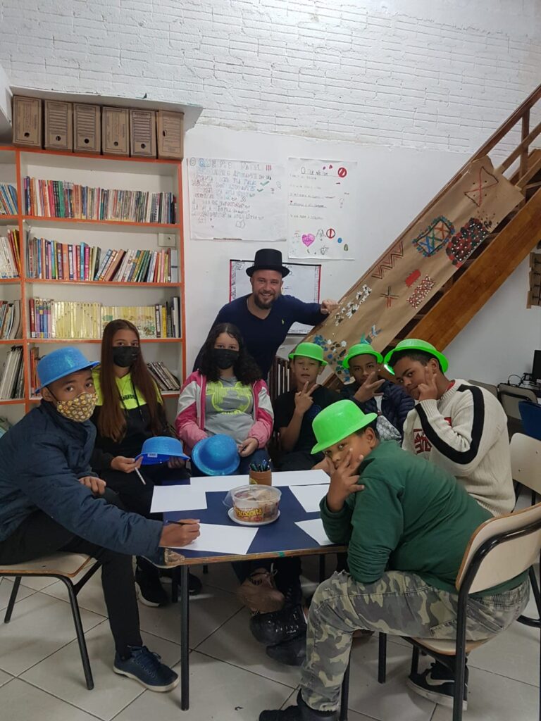 Em parceria com universidade de Curitiba, ONG oferta vagas em cursos de empreendedorismo para adolescentes em situação de vulnerabilidade social Em parceria com universidade de Curitiba, ONG oferta vagas em cursos de empreendedorismo para adolescentes em situação de vulnerabilidade social