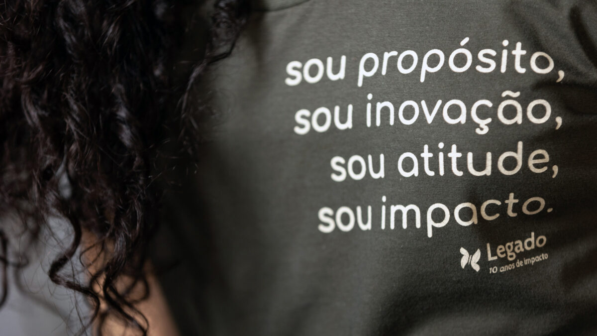 Instituto Legado comemora 10 anos e lança camisetas com renda revertida para o programa de aceleração da organização Instituto Legado comemora 10 anos e lança camisetas com renda revertida para o programa de aceleração da organização