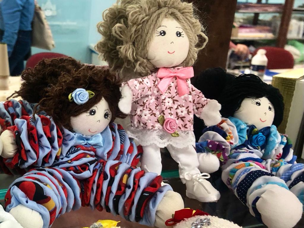 Mãos que transformam: costureiros se unem em trabalho voluntário de produção de artesanato para hospital SUS