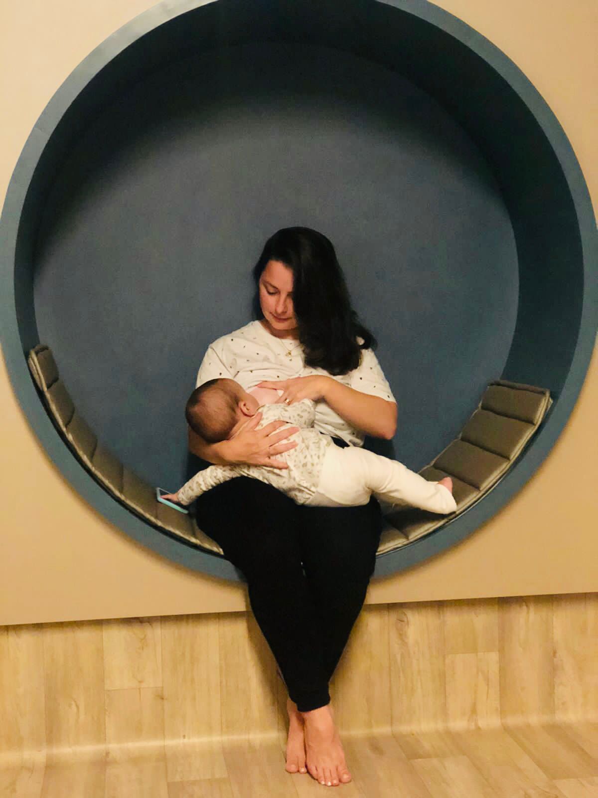 Agosto Dourado: volta da licença-maternidade pode afetar aleitamento materno exclusivo