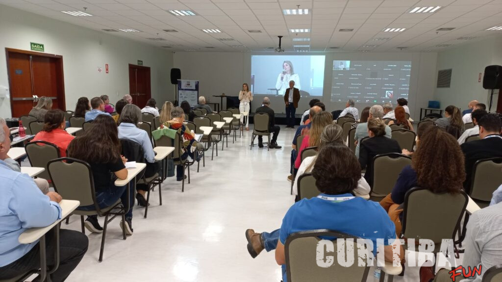 Simpósio FACTA sobre Salmonella avalia impactos da contaminação em frigoríficos e granjas e destaca manejos para evitá-la Simpósio FACTA sobre Salmonella avalia impactos da contaminação em frigoríficos e granjas e destaca manejos para evitá-la