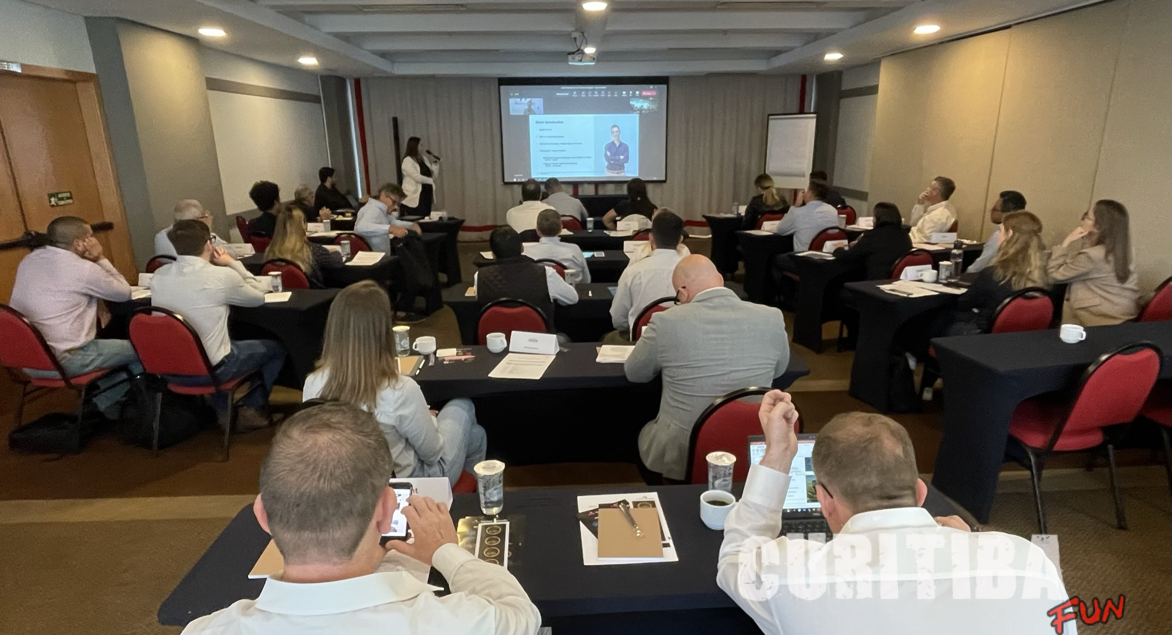 Topigs Norsvin realiza atualização técnica e tecnológica para equipe da América Latina