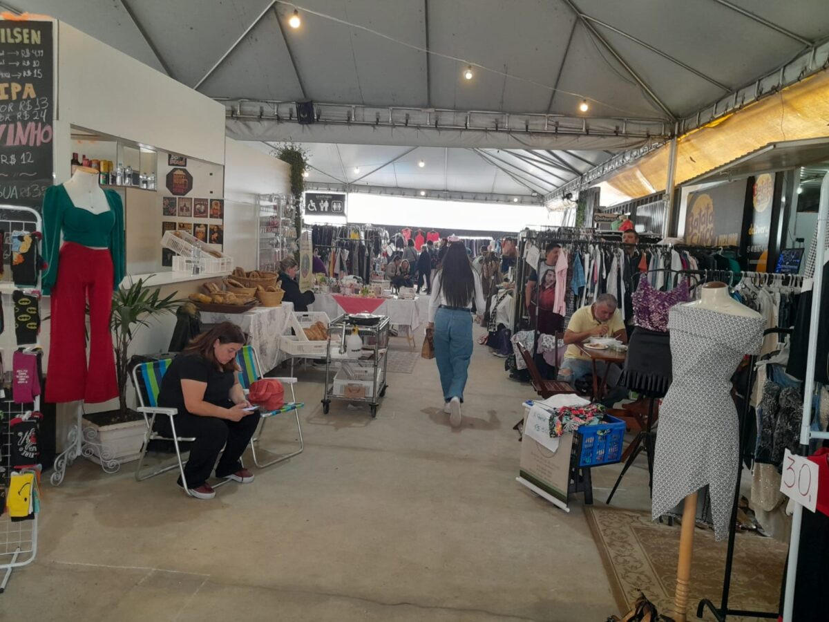 Feira de Verão desperta o clima de férias em Curitiba-PR Feira de Verão desperta o clima de férias em Curitiba-PR