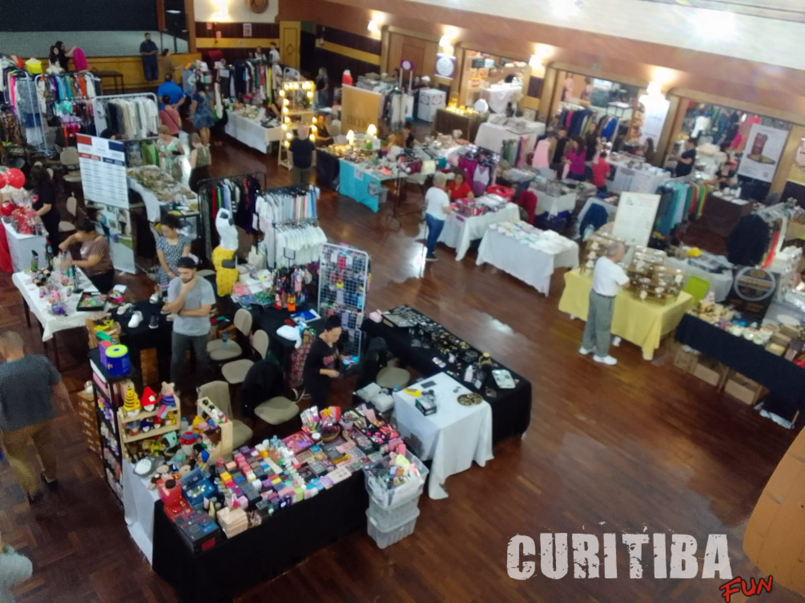 Feira de Natal promove colaboração para comércio local de Curitiba