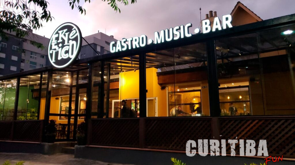 Aproveite seu verão em um ótimo music bar com área externa