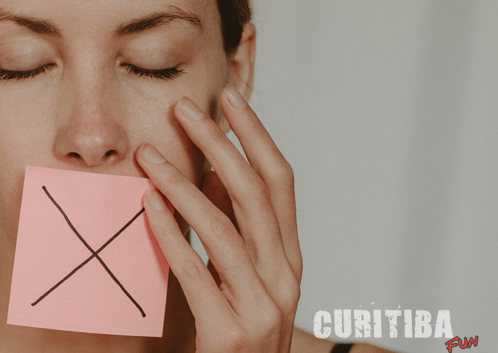 Seu hálito não precisa ser um segredo Seu hálito não precisa ser um segredo