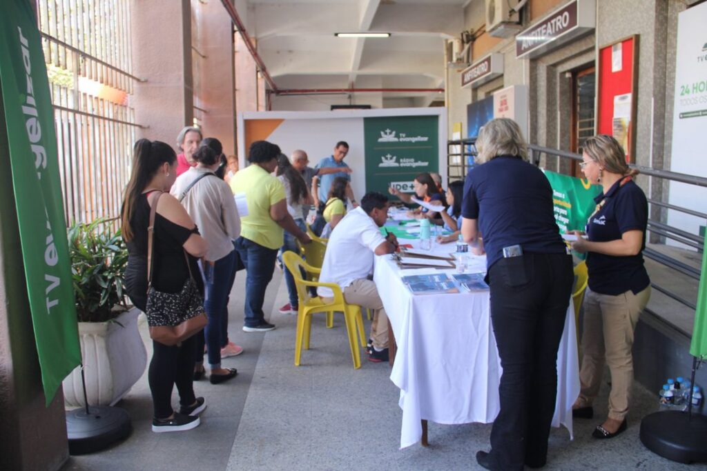 Mutirão de emprego disponibiliza 266 vagas e oferece cursos profissionalizantes gratuitos Mutirão de emprego disponibiliza 266 vagas e oferece cursos profissionalizantes gratuitos