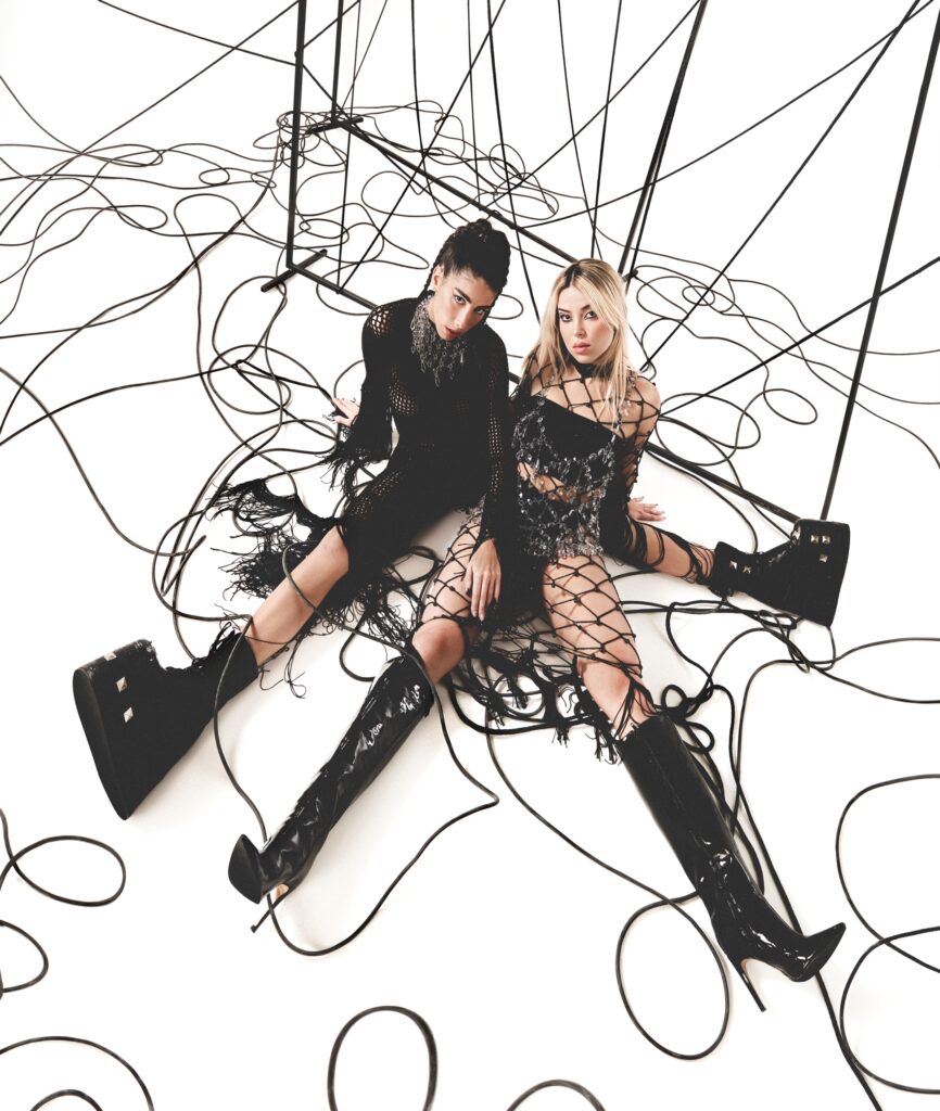 Clara x Sofia abrem o show do Coldplay Clara x Sofia abrem o show do Coldplay