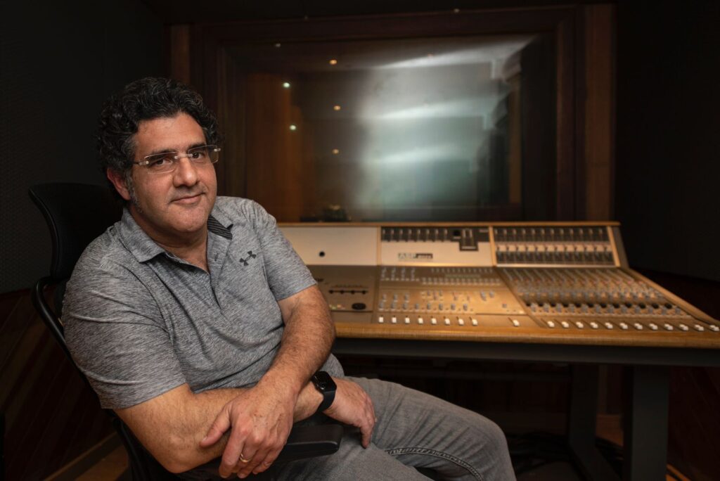 Empresário abre portas para o mercado da música brasileira Empresário abre portas para o mercado da música brasileira