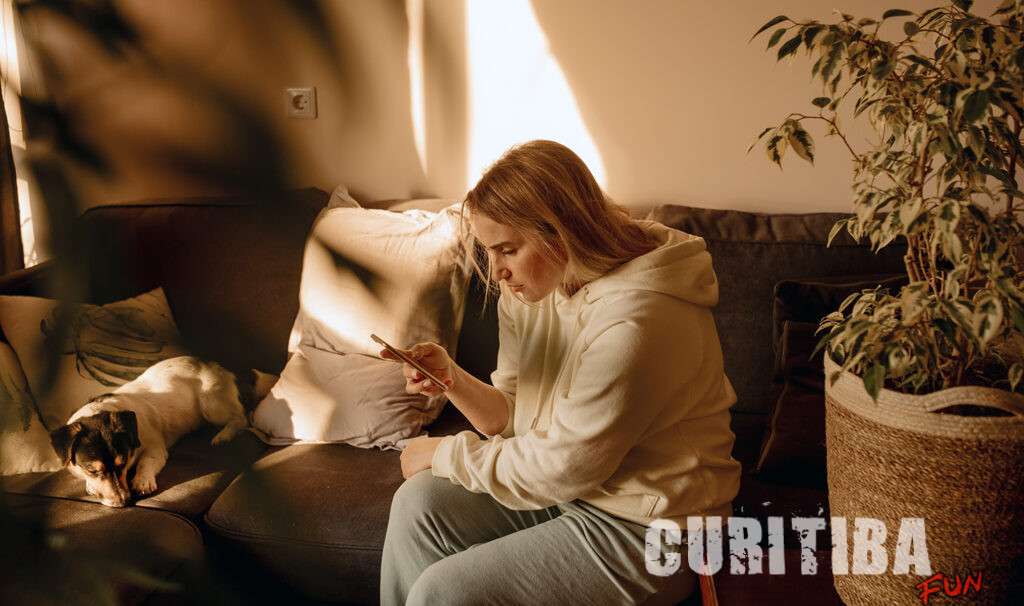 Uso excessivo do celular: reflexos vão de problemas psicológicos, neurológicos, de coluna e até intestinais