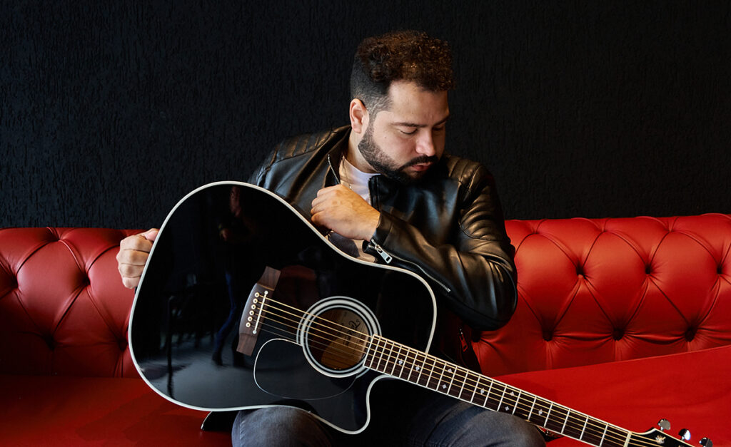 Fernando Gomes, o cantor toca o coração das apaixonadas