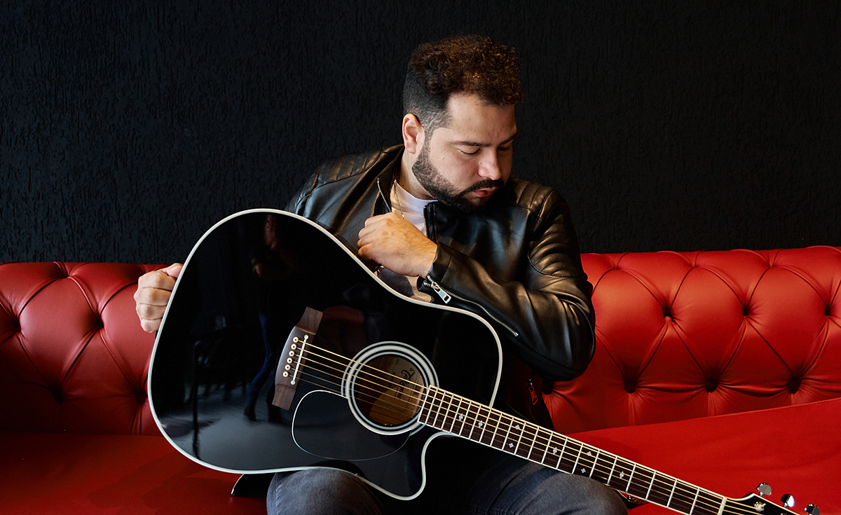 Fernando Gomes, o cantor toca o coração das apaixonadas