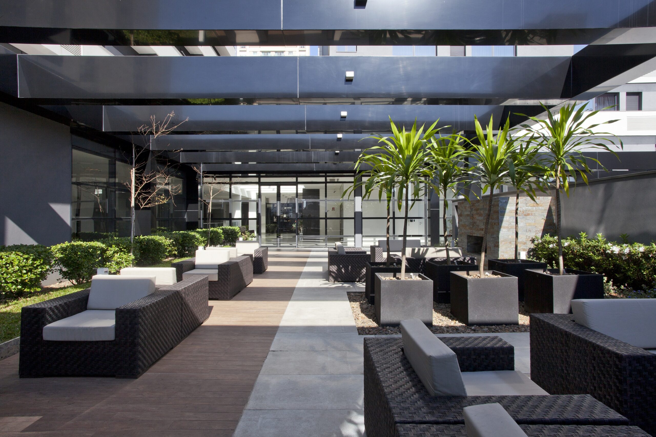 A céu aberto: Curitiba ganha novo terraço com música ao vivo e experiência de alta coquetelaria