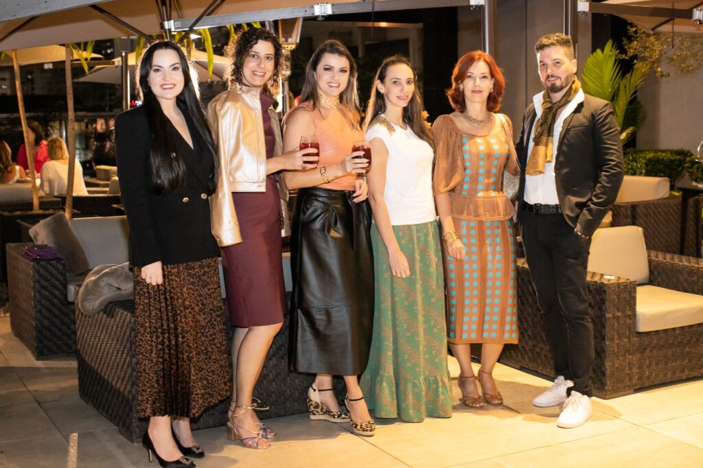 Elis Cabanilhas lança collab de bolsa porta-vinho com Maison Revolta Elis Cabanilhas lança collab de bolsa porta-vinho com Maison Revolta