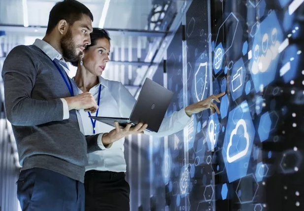 Paraná desponta como polo tecnológico e atrai investimentos de empresas de todo país com sistemas de gestão em nuvem Paraná desponta como polo tecnológico e atrai investimentos de empresas de todo país com sistemas de gestão em nuvem