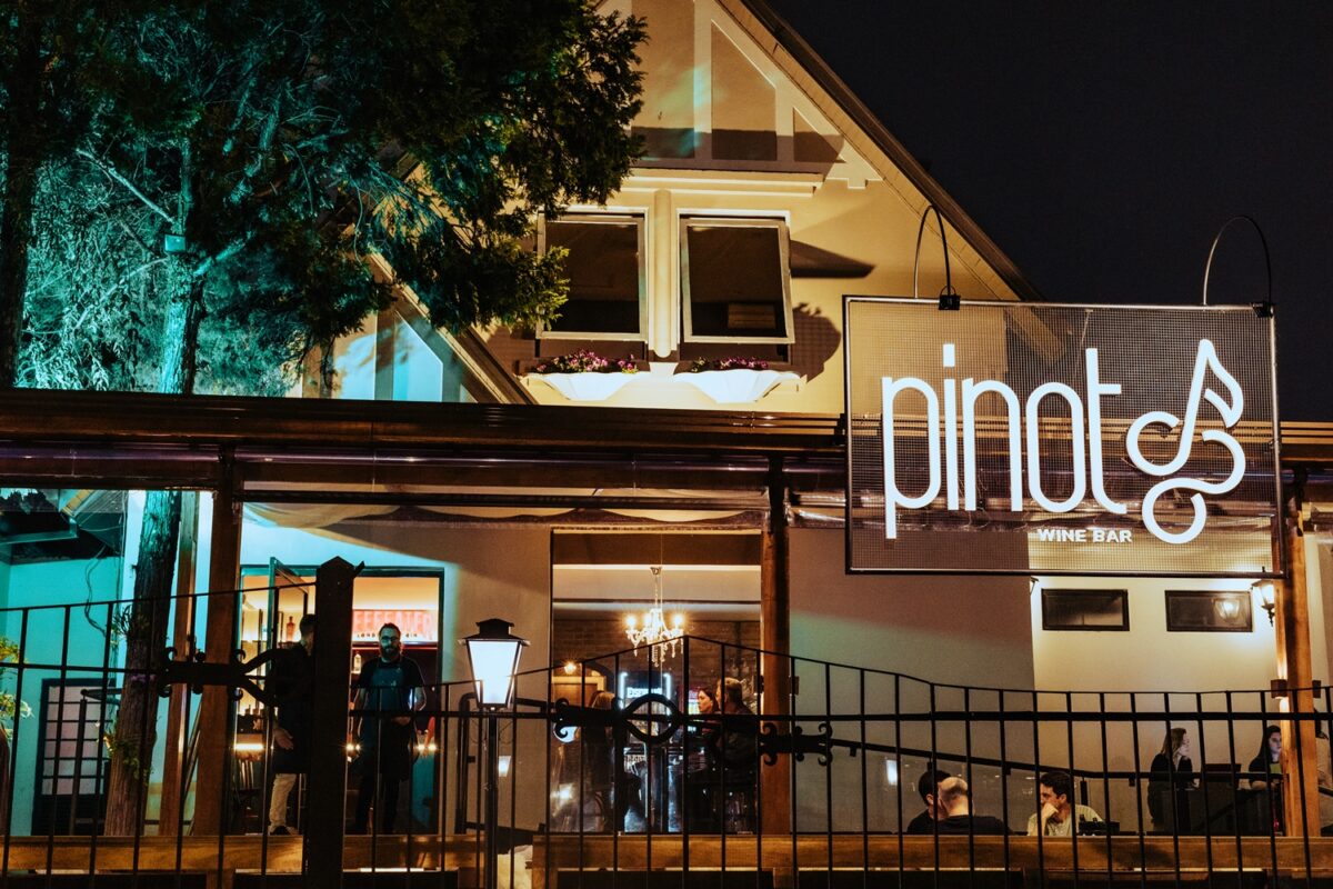 Pinot Wine Bar: descomplicando o universo do vinho com uma experiência única