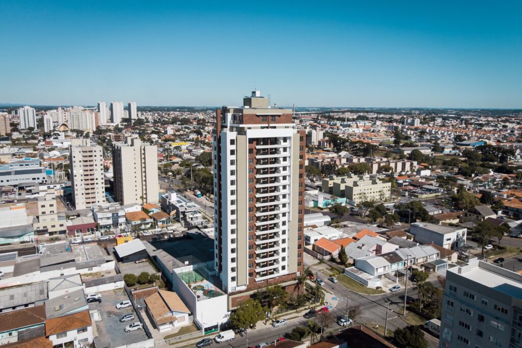 Verticalização impulsiona crescimento de antigos "bairros de passagem" de Curitiba