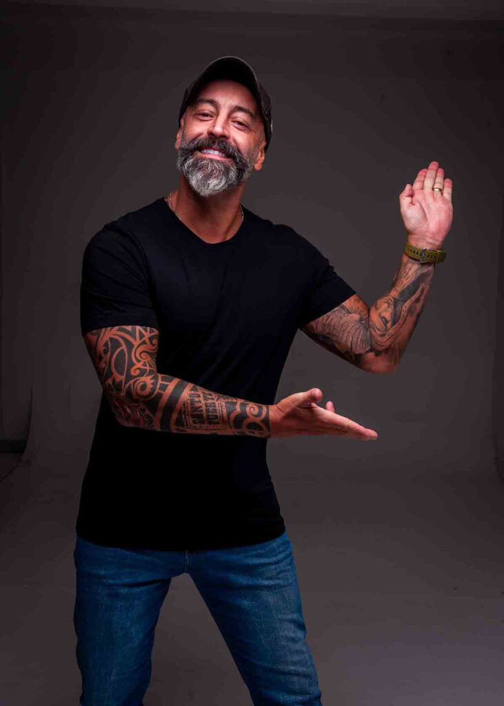 Cris Pereira apresenta show de humor "De Borracha à Bombacha" em Curitiba Cris Pereira apresenta show de humor "De Borracha à Bombacha" em Curitiba