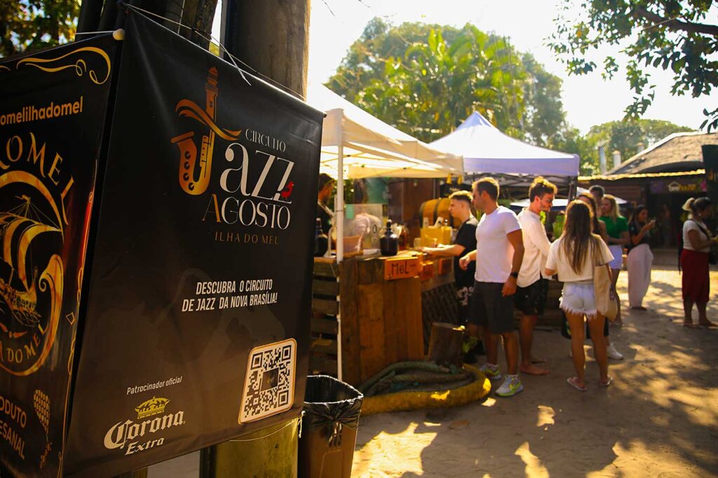 Tangará Trio se apresenta na segunda semana do Jazz a Gosto, na Ilha do Mel Tangará Trio se apresenta na segunda semana do Jazz a Gosto, na Ilha do Mel