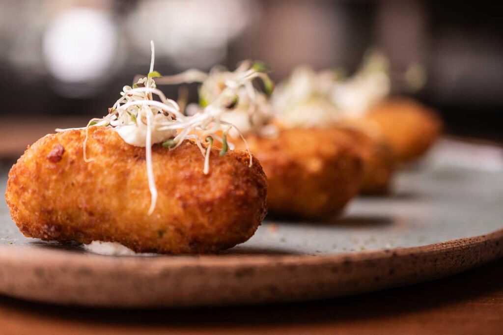 Bar de Curitiba lança carta de drinques exclusivos com cordiais botânicos Monin Bar de Curitiba lança carta de drinques exclusivos com cordiais botânicos Monin