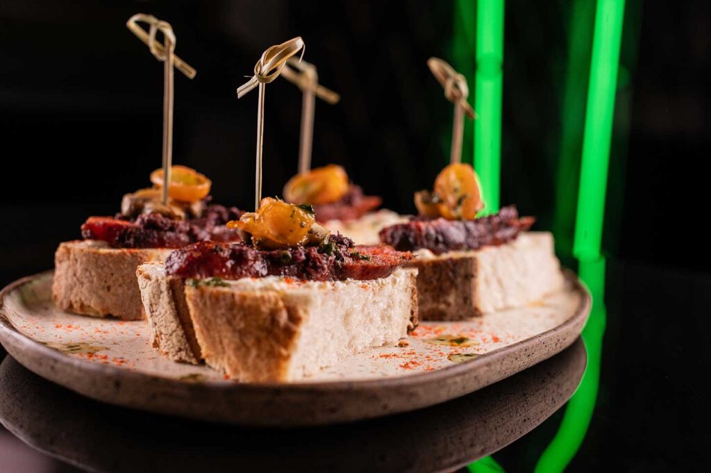 Bar de Curitiba lança carta de drinques exclusivos com cordiais botânicos Monin Bar de Curitiba lança carta de drinques exclusivos com cordiais botânicos Monin