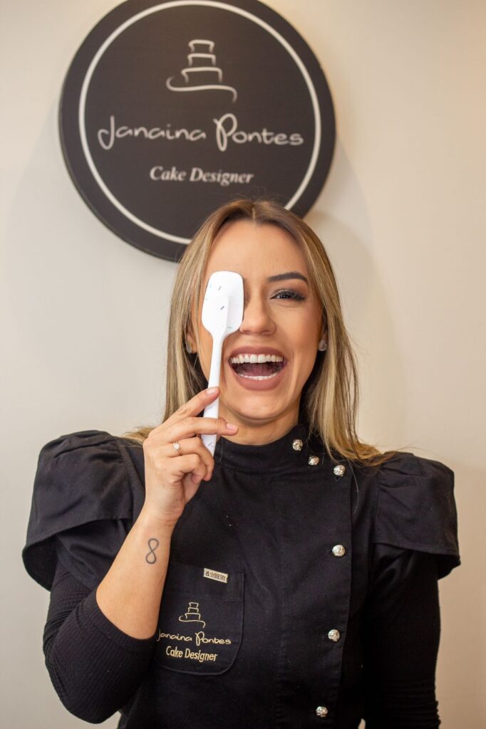 Janaína Pontes: conquistando Curitiba com novo espaço Janaína Pontes: conquistando Curitiba com novo espaço