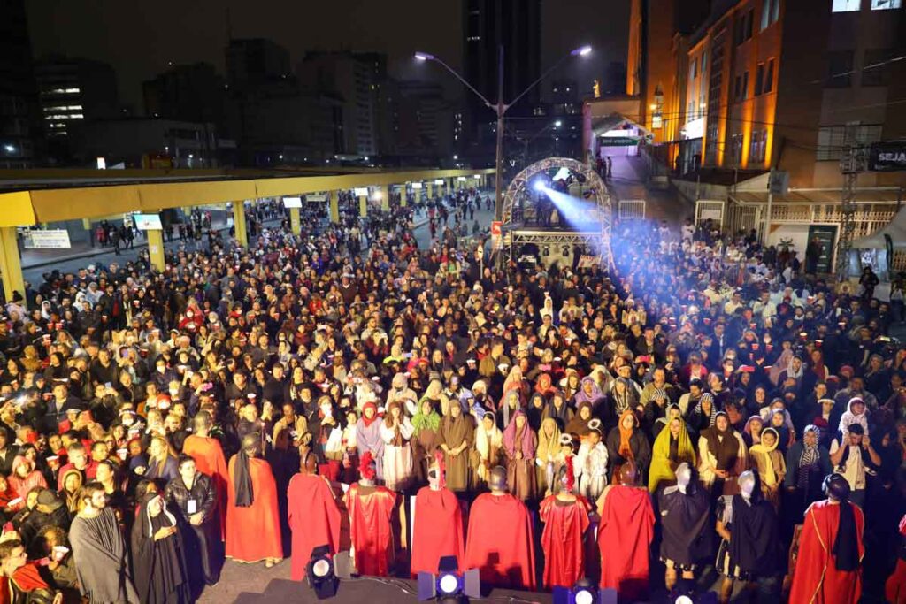 Procissão com velas e encenação da Via-Sacra intensificam programação da VIII Festa de Jesus das Santas Chagas no fim de semana Procissão com velas e encenação da Via-Sacra intensificam programação da VIII Festa de Jesus das Santas Chagas no fim de semana