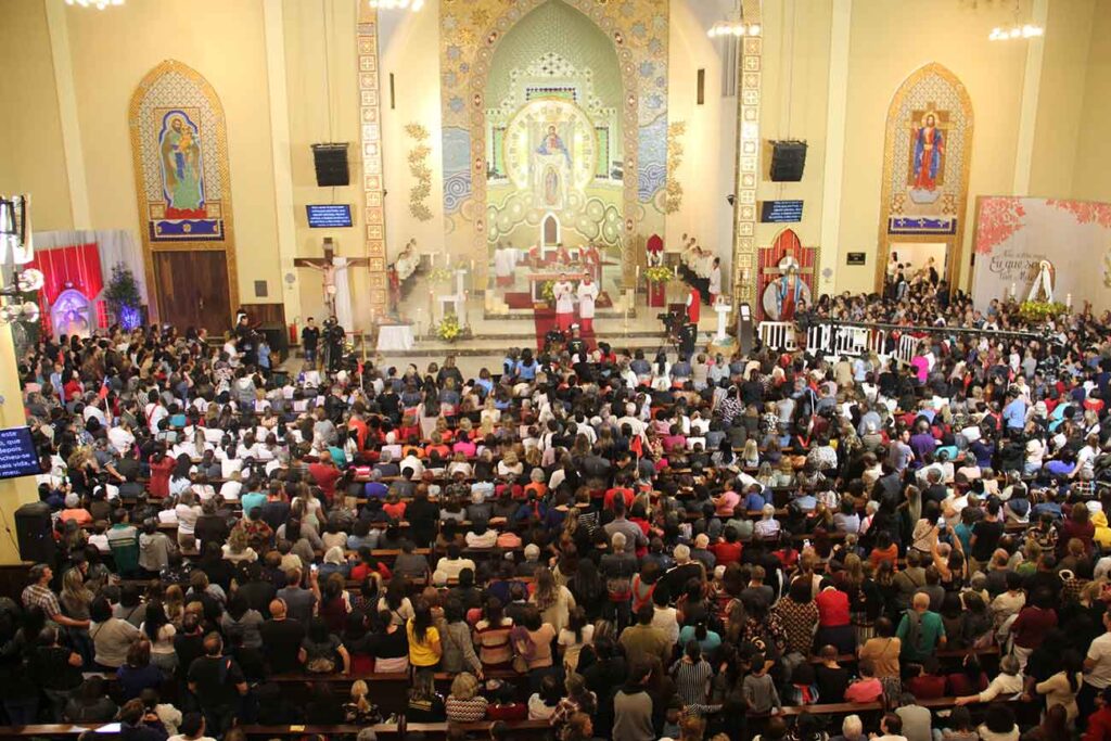 Com programações religiosa e cultural, VIII Festa de Jesus das Santas Chagas reúne milhares de fiéis em Curitiba Com programações religiosa e cultural, VIII Festa de Jesus das Santas Chagas reúne milhares de fiéis em Curitiba