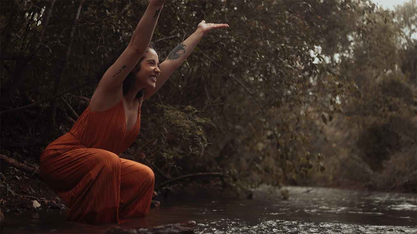 Gi Beluca lança videoclipe cercado de natureza em um dos principais cartões postais do Paraná