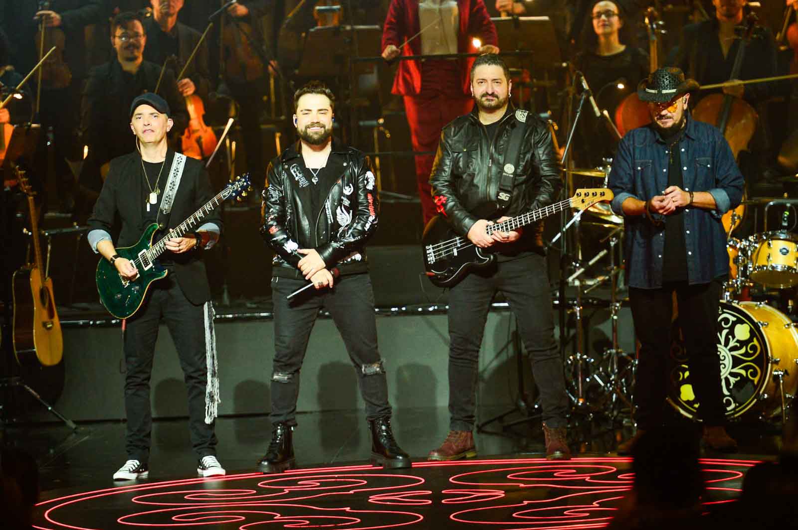 Rosa de Saron traz os hits dos 35 anos de carreira ao palco do Teatro Positivo