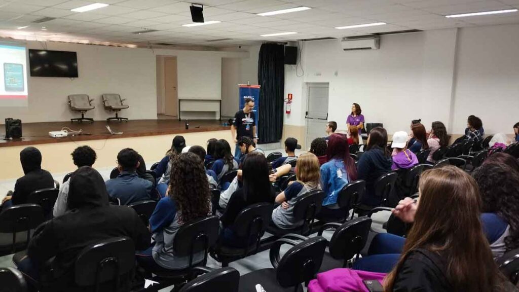 Aprendizagem: CEO da Easy360 faz palestra para estudantes de cursos profissionalizantes Aprendizagem: CEO da Easy360 faz palestra para estudantes de cursos profissionalizantes