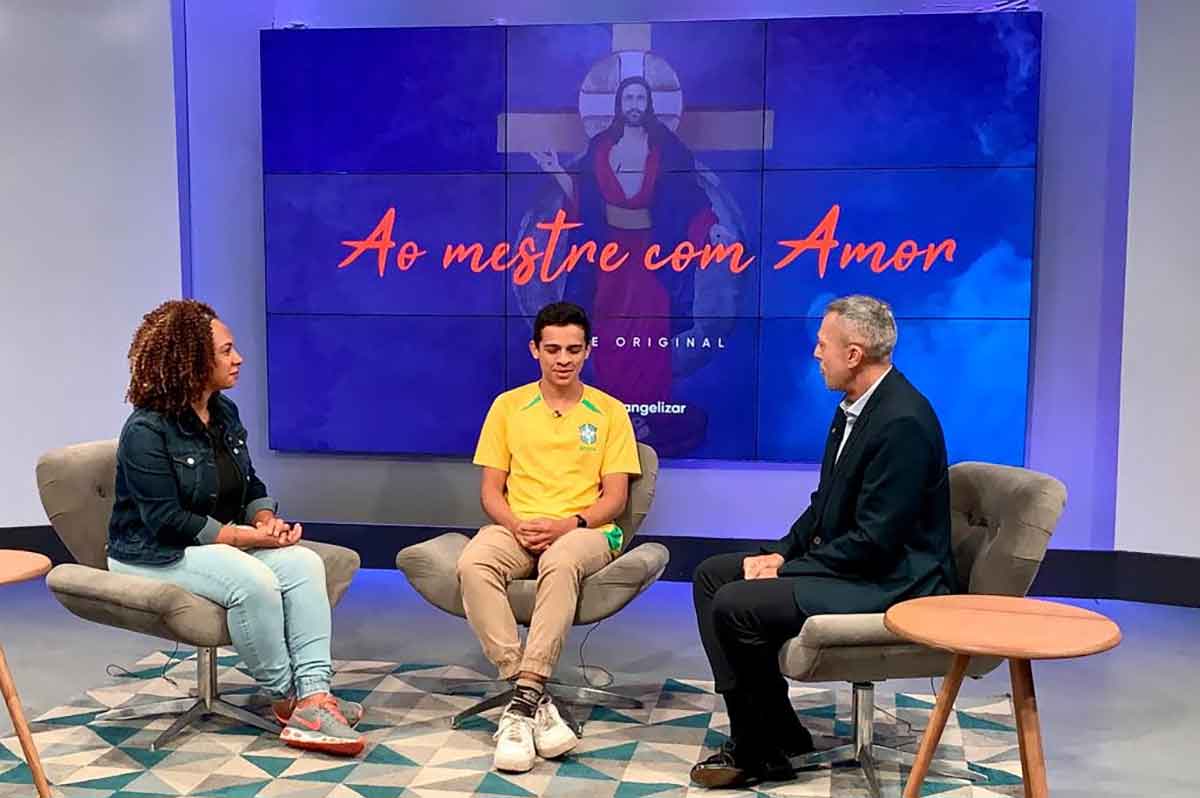 Nova série das Rádios Evangelizar homenageia os professores com histórias emocionantes e exemplos de profissionalismo e abnegação