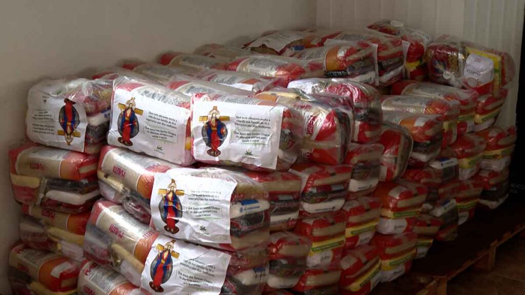 Obra Evangelizar entrega cinco toneladas de alimentos a moradores afetados pelas enchentes em União da Vitória