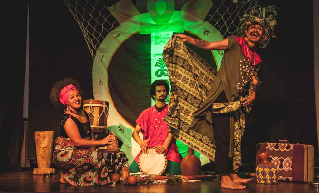 Matinhos e Pontal do Paraná recebem projeto que estimula a leitura Matinhos e Pontal do Paraná recebem projeto que estimula a leitura