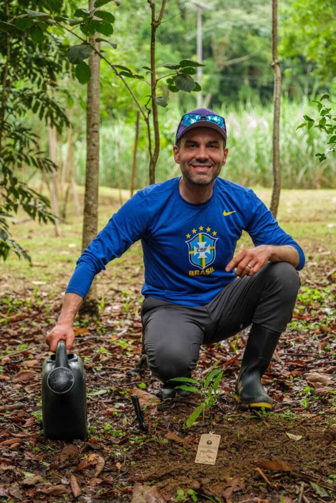 Como cientistas, um parque de experiências ecológicas, um aplicativo e uma fabricante de cachaças vêm trabalhando para restaurar a Mata Atlântica Como cientistas, um parque de experiências ecológicas, um aplicativo e uma fabricante de cachaças vêm trabalhando para restaurar a Mata Atlântica