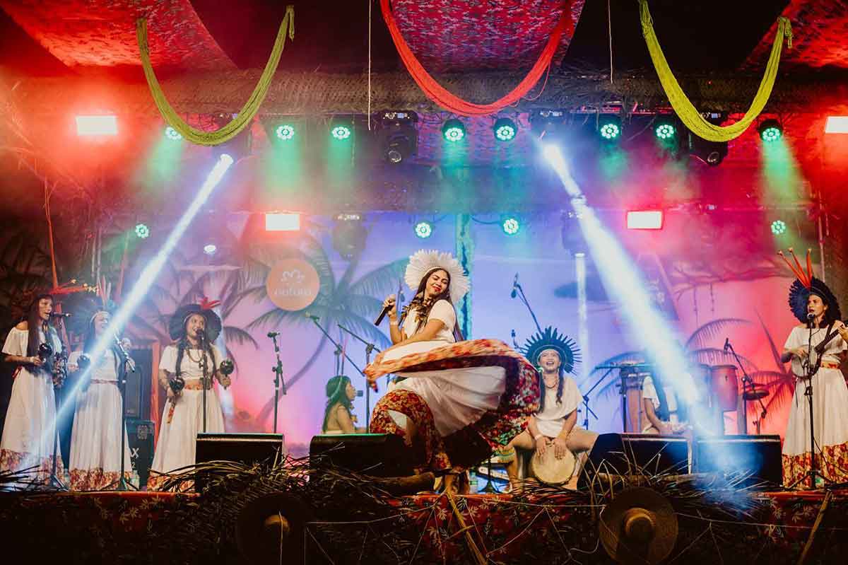 Suraras do Tapajós, primeiro grupo feminino indígena de Carimbó do Brasil, se apresenta no feriadão na CAIXA Cultural Curitiba