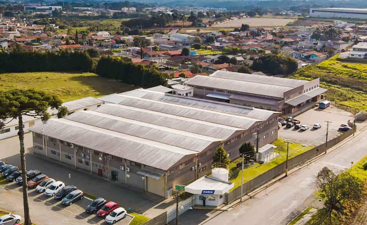 Enerbras recebe troféu da Anamaco