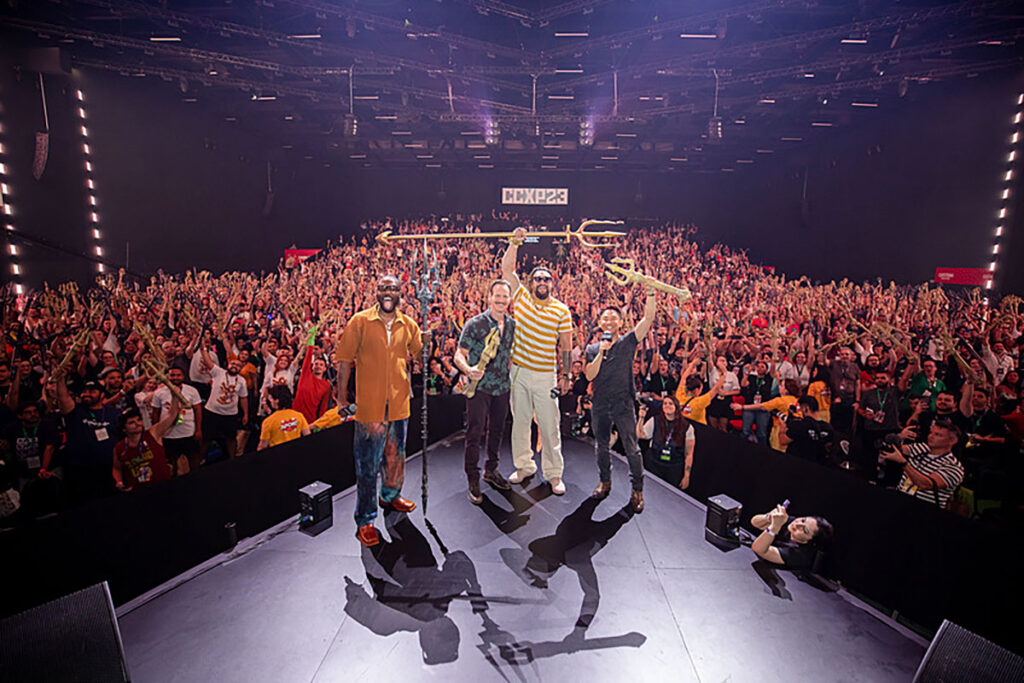 Elenco estrelado de Aquaman 2: O Reino Perdido transporta palco Thunder da CCXP23 diretamente para Atlântida