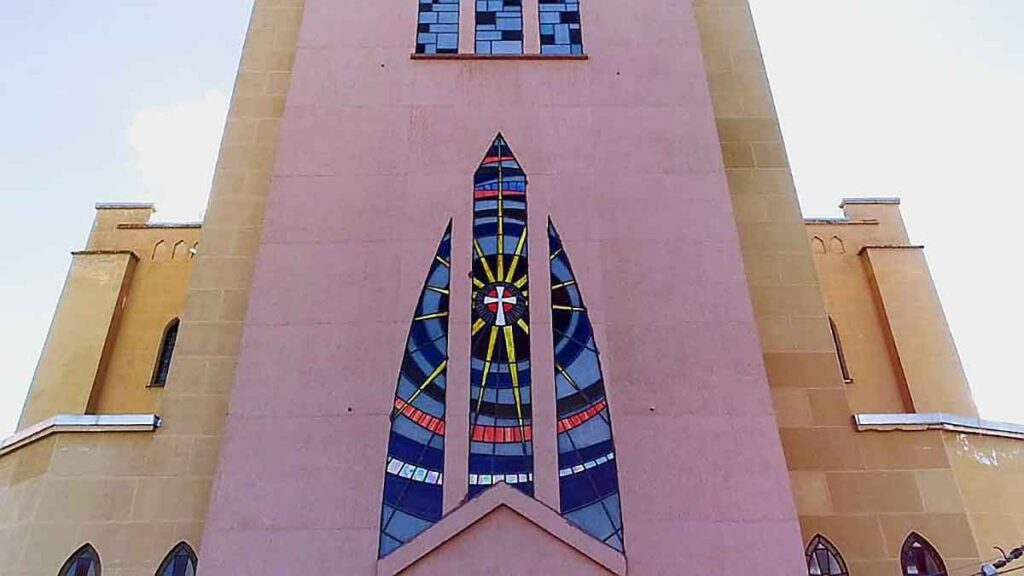 Santuário ganha iluminação cênica e recebe fiéis na Festa de Nossa Senhora de Guadalupe Santuário ganha iluminação cênica e recebe fiéis na Festa de Nossa Senhora de Guadalupe