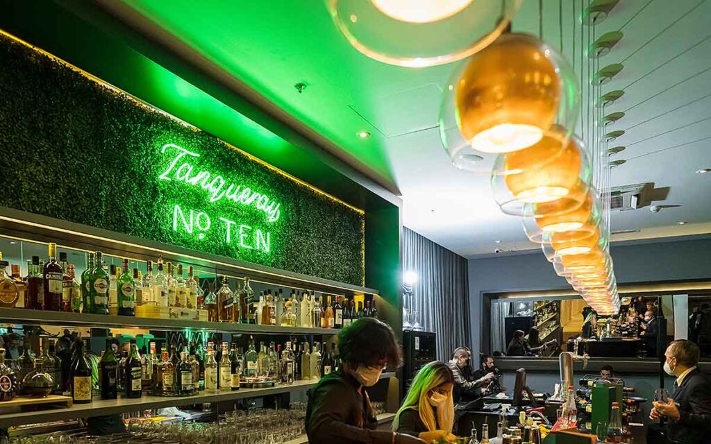 Segunda-feira é dia de festa? Five Lounge anuncia Lunes Libres com double de caipirinha e vinhos de torneira