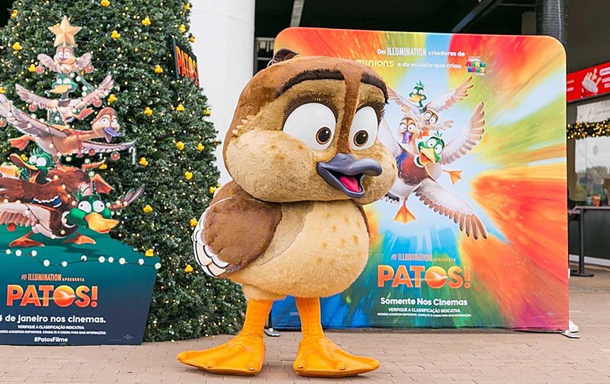 Gwen, a patinha mais fofa do cinema, estará novamente na Roda Rico ao lado de árvore de Natal temática de Patos!, neste sábado