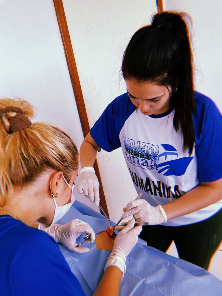 Expedicionários do Paraná atendem população no Rio Amazonas Expedicionários do Paraná atendem população no Rio Amazonas