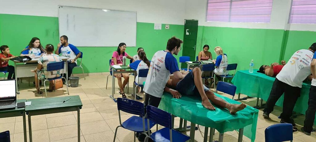 Expedicionários do Paraná atendem população no Rio Amazonas Expedicionários do Paraná atendem população no Rio Amazonas