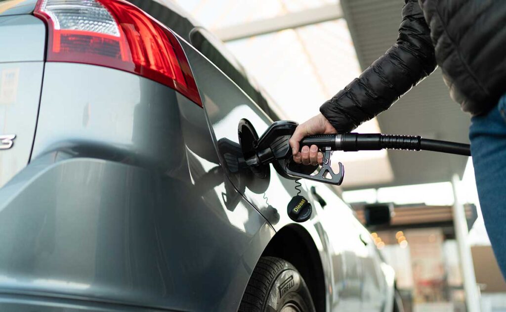 Carro "bebe" muito? Confira dicas para economizar combustível Carro "bebe" muito? Confira dicas para economizar combustível