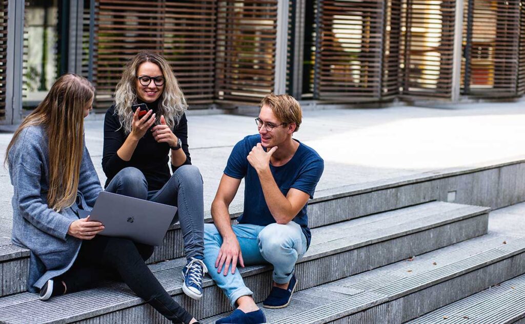 Aprender a língua de forma natural Aprender a língua de forma natural