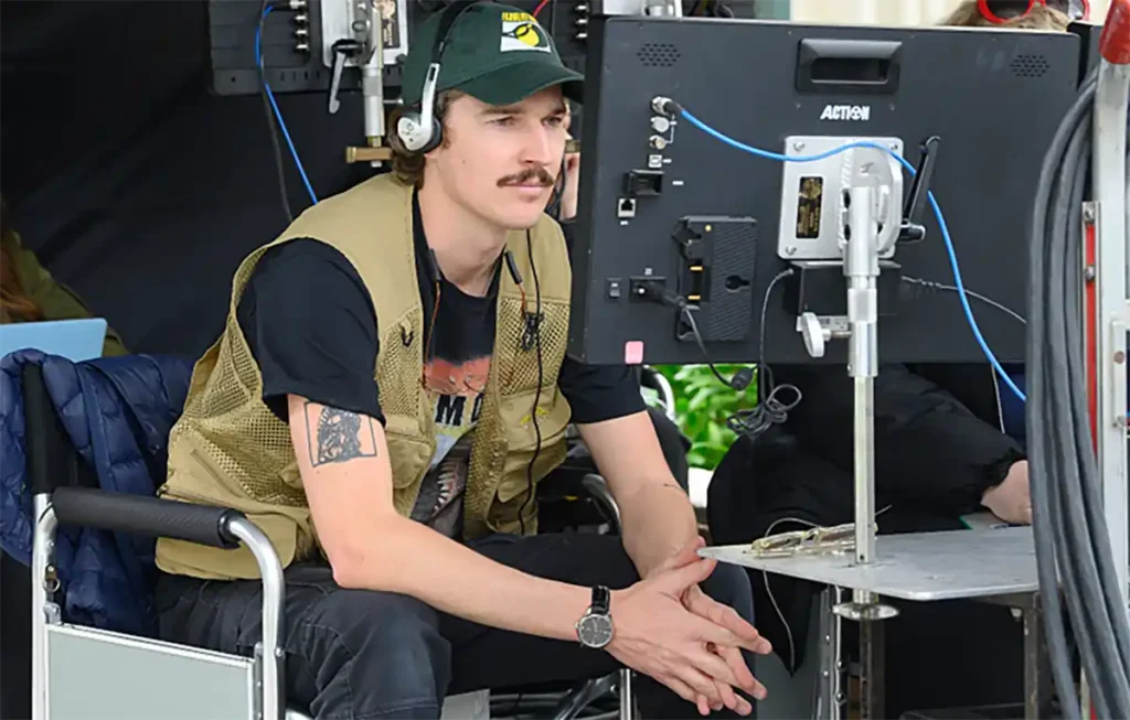 "Quero que o público fique sem fôlego, roendo as unhas, nos cinemas", afirma diretor Bryce Mcguire em novo vídeo de Mergulho Noturno