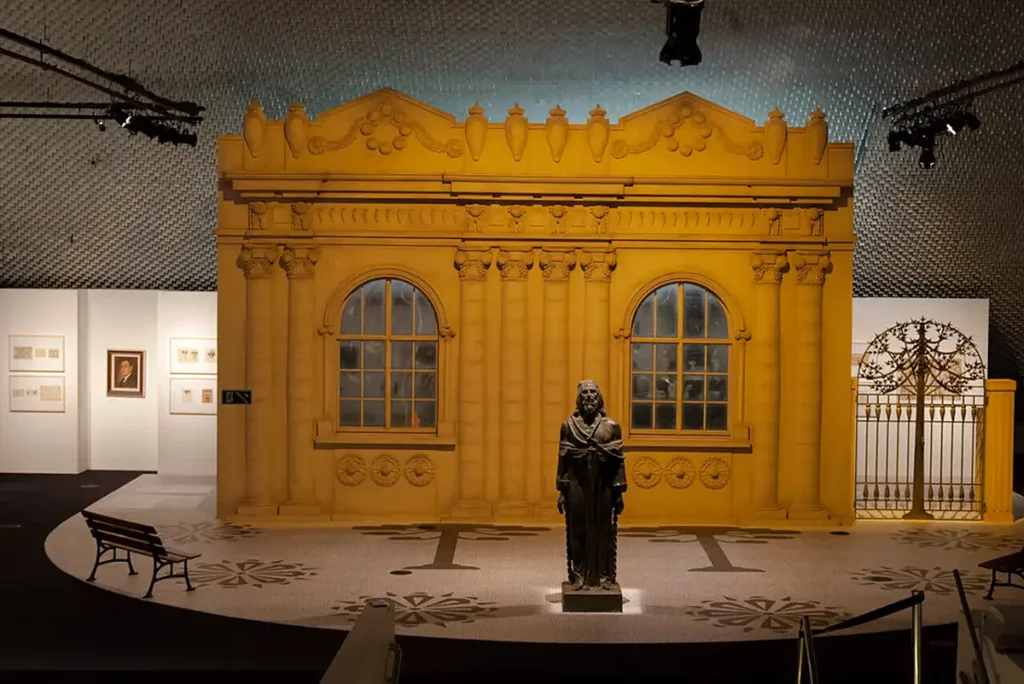 Exposição "João Turin: Vida, Obra, Arte" completa 10 anos, consagrada como a mais visitada na história do Museu Oscar Niemeyer