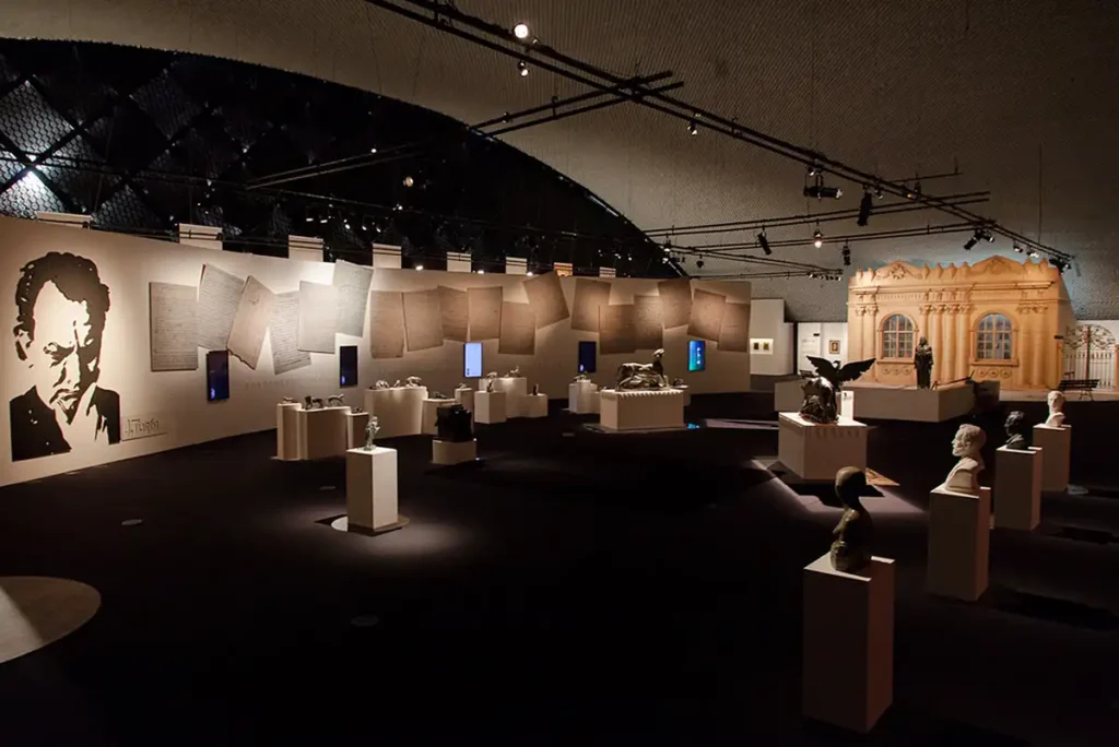 Exposição "João Turin: Vida, Obra, Arte" completa 10 anos, consagrada como a mais visitada na história do Museu Oscar Niemeyer