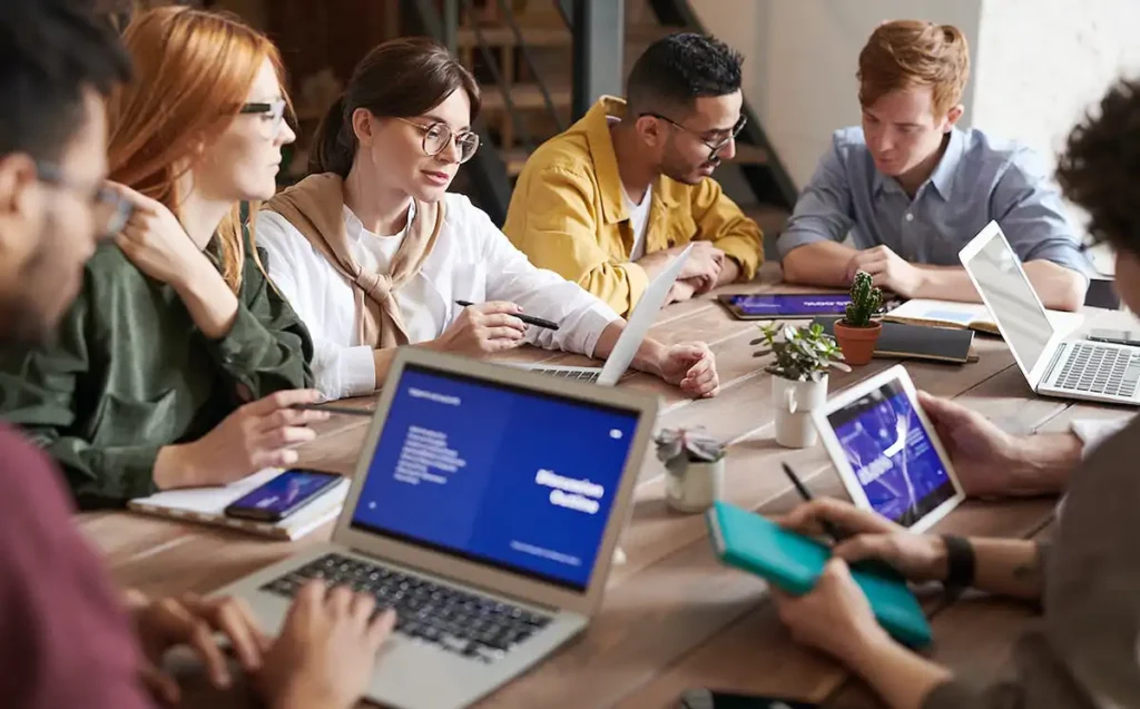 Mesmo com altos salários, faltam profissionais de TI no Brasil Mesmo com altos salários, faltam profissionais de TI no Brasil